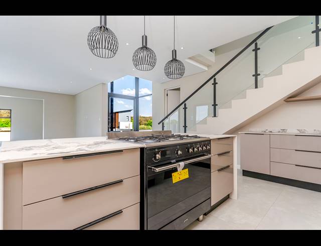 4 BEDROOM FREEHOLD FOR SALE IN OLIFANTSFONTEIN